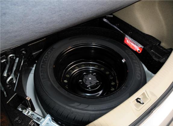 逍客 2012款 2.0XL 火 CVT 2WD 其他细节类   备胎