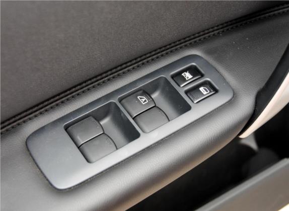 逍客 2012款 2.0XV 雷 CVT 2WD 车厢座椅   门窗控制