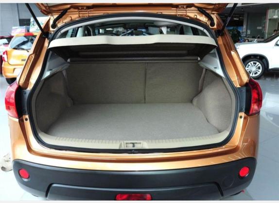 逍客 2012款 2.0XV 龙 CVT 4WD 车厢座椅   后备厢