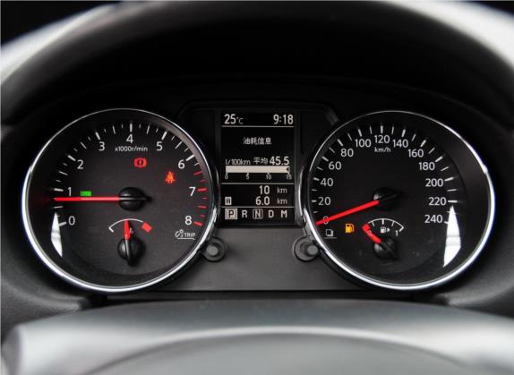 逍客 2013款 2.0XV 炫 CVT 2WD 中控类   仪表盘