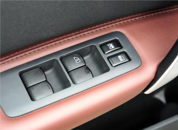逍客 2013款 2.0XV 炫 CVT 2WD 车厢座椅   门窗控制