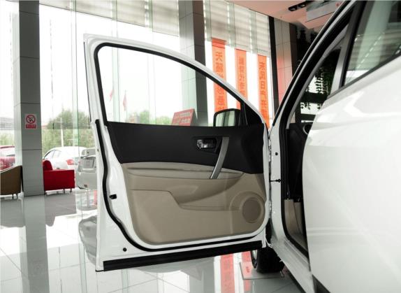 逍客 2015款 2.0XV 酷雷 CVT 2WD 车厢座椅   前门板