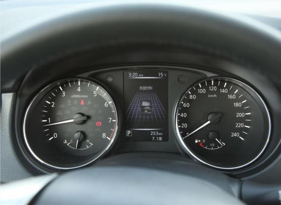 逍客 2016款 2.0L CVT领先版 中控类   仪表盘