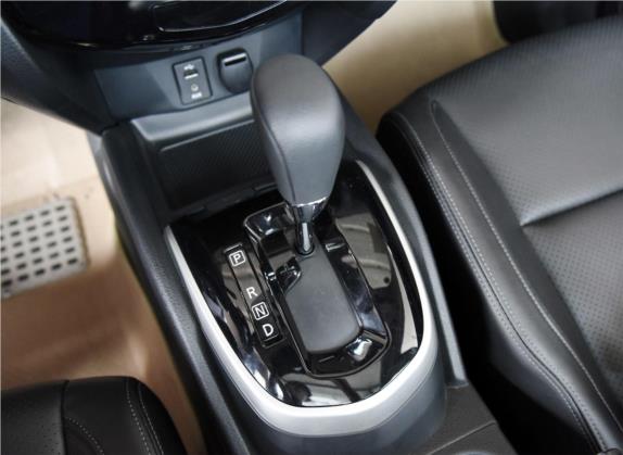 逍客 2016款 2.0L CVT尊享版 中控类   挡把