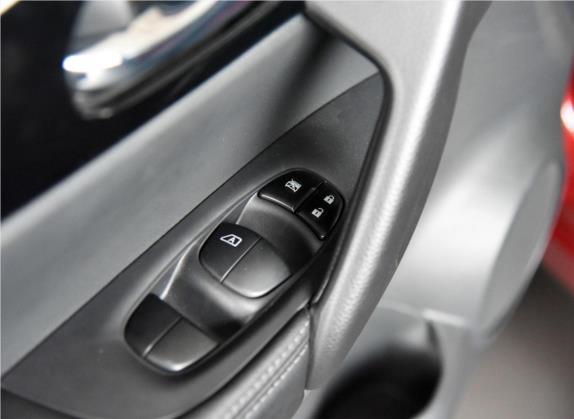 逍客 2016款 2.0L CVT尊享版 车厢座椅   门窗控制
