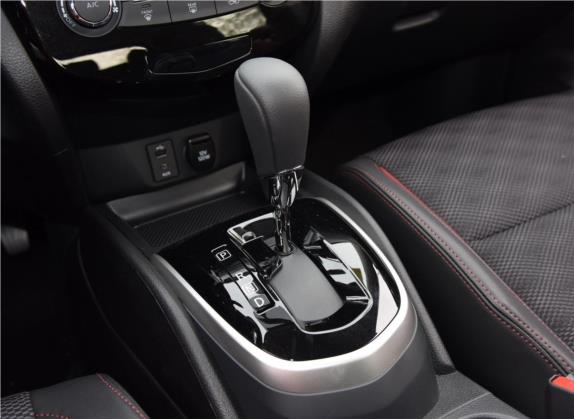 逍客 2017款 2.0L CVT智享版 国VI 中控类   挡把