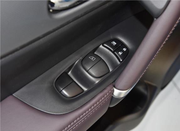 逍客 2019款 2.0L CVT豪华版 车厢座椅   门窗控制