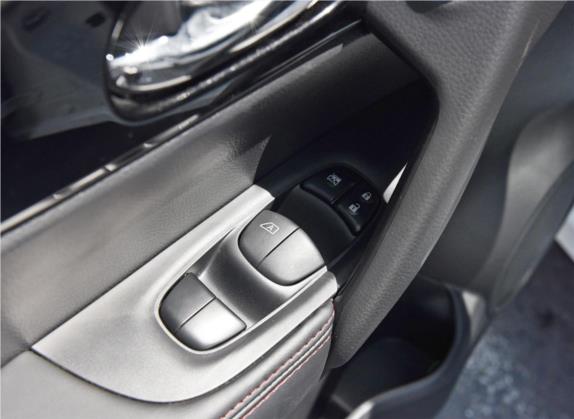 逍客 2019款 2.0L CVT智享版 车厢座椅   门窗控制
