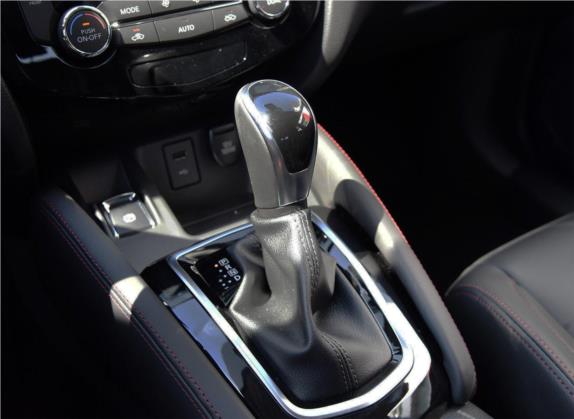 逍客 2019款 2.0L CVT旗舰版 中控类   挡把