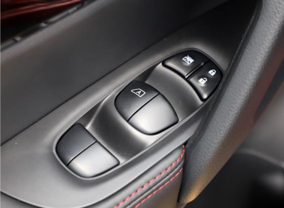 逍客 2021款 2.0L CVT智享版 车厢座椅   门窗控制