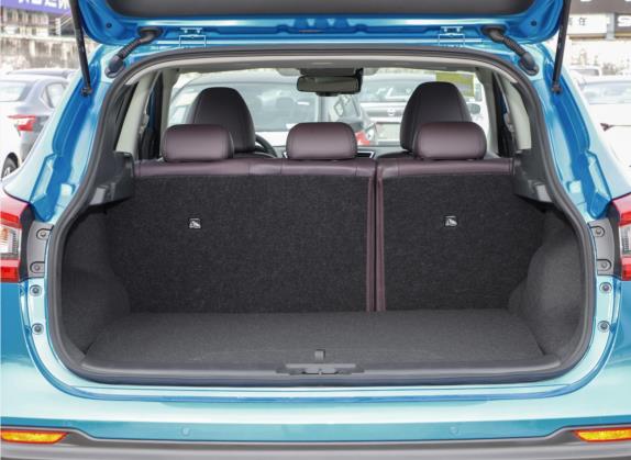 逍客 2022款 2.0L CVT XV TOP旗舰版 车厢座椅   后备厢