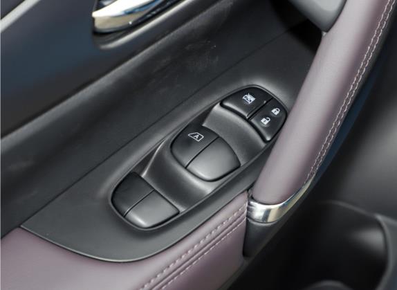 逍客 2022款 2.0L CVT XV TOP旗舰版 车厢座椅   门窗控制