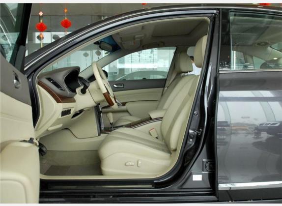 天籁 2008款 公爵 2.5L XV尊雅版 车厢座椅   前排空间
