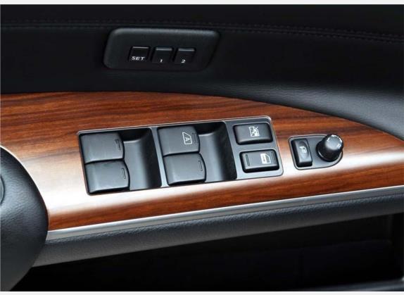 天籁 2008款 公爵 3.5L XV VIP至尊版 车厢座椅   门窗控制