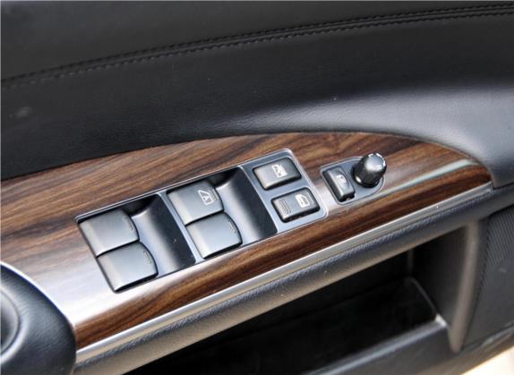 天籁 2011款 公爵 2.5L XV尊雅版 车厢座椅   门窗控制