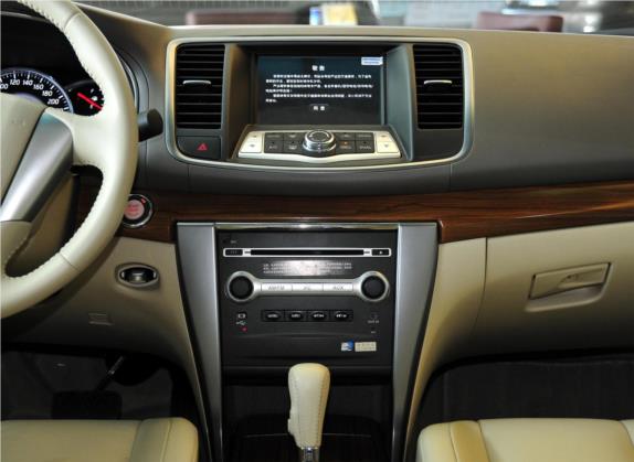 天籁 2011款 2.0L XL荣耀版 中控类   中控台