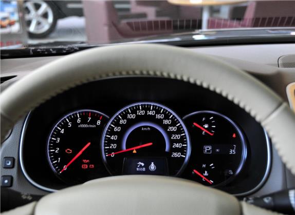 天籁 2011款 2.0L XL荣耀版 中控类   仪表盘
