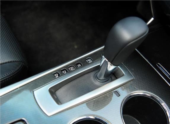 天籁 2013款 2.5L XL-NAVI Tech智享版 中控类   挡把