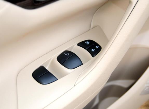 天籁 2013款 2.0L XL舒适版 车厢座椅   门窗控制