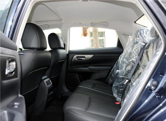 天籁 2013款 2.5L XL-NAVI豪华版 车厢座椅   后排空间