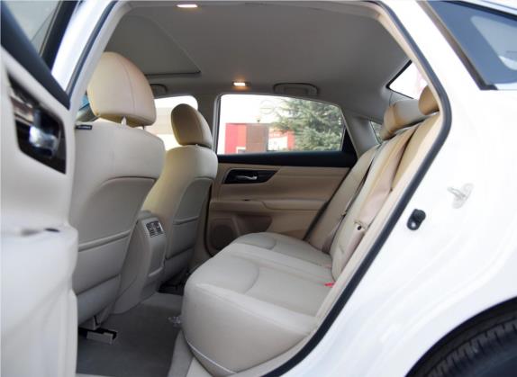 天籁 2013款 2.0L XE时尚版 车厢座椅   后排空间