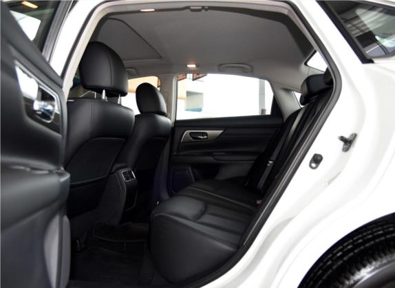 天籁 2015款 2.0L XL-Sporty欧冠运动版 车厢座椅   后排空间