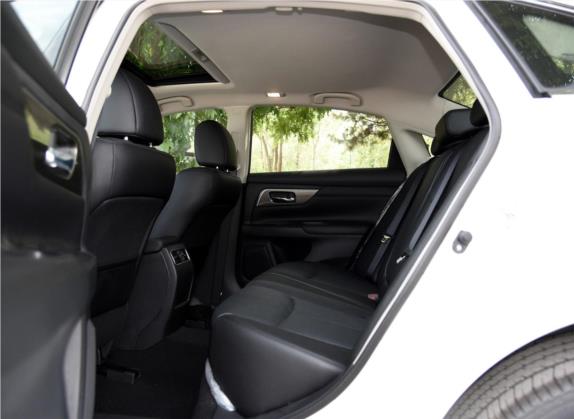 天籁 2015款 2.0L XL Upper欧冠科技版 车厢座椅   后排空间
