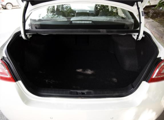 天籁 2015款 2.0L XL Upper欧冠科技版 车厢座椅   后备厢