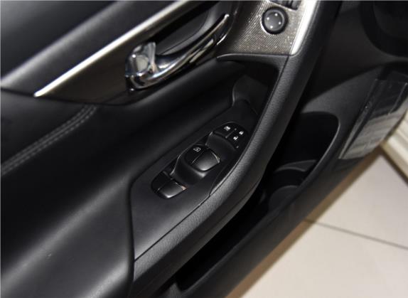 天籁 2015款 公爵 2.5L XV欧冠荣耀版 车厢座椅   门窗控制