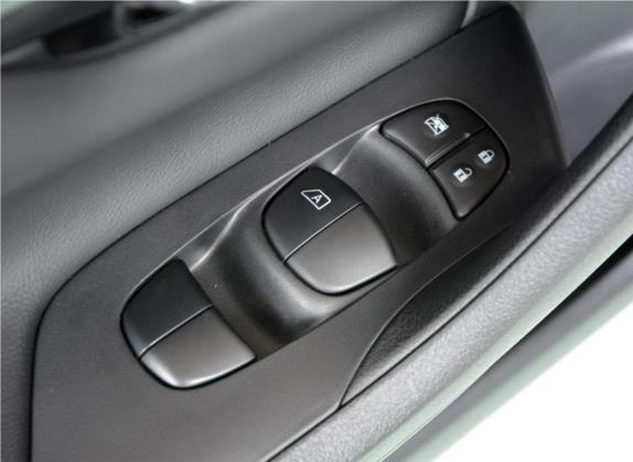 天籁 2016款 2.0L XL-Upper 智尚版 车厢座椅   门窗控制