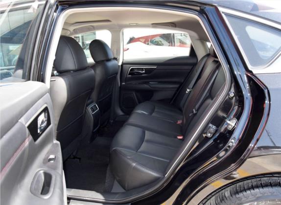 天籁 2016款 改款 2.0L XL舒适版 车厢座椅   后排空间
