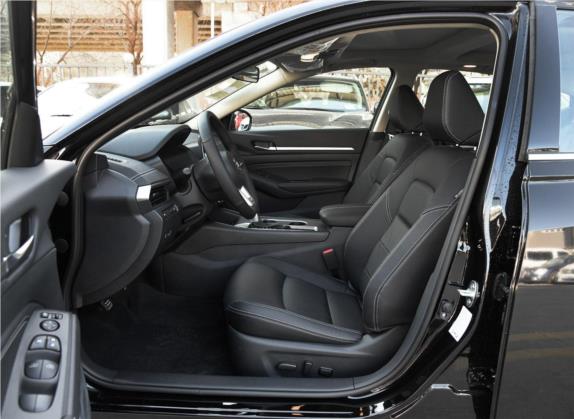 天籁 2019款 2.0L XL 舒适版 车厢座椅   前排空间
