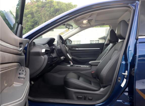 天籁 2020款 改款 2.0L XL 舒适版 车厢座椅   前排空间