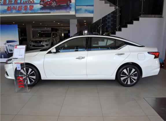天籁 2020款 改款 2.0L XL Upper 智行版 外观   正侧
