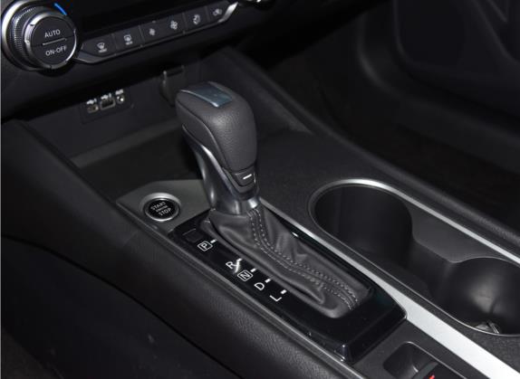 天籁 2020款 改款 2.0L XL Upper 智行版 中控类   挡把