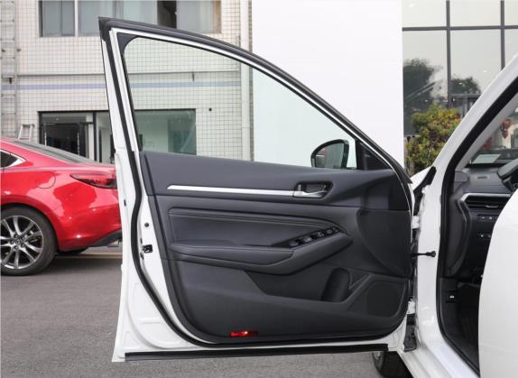 天籁 2020款 改款 2.0T XL Upper AD1 智享领航版 车厢座椅   前门板