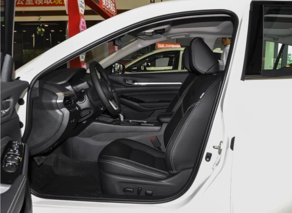 天籁 2021款 2.0L XL 舒适版 车厢座椅   前排空间