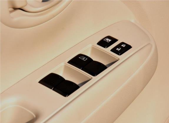 阳光 2011款 1.5XE 手动舒适版 车厢座椅   门窗控制