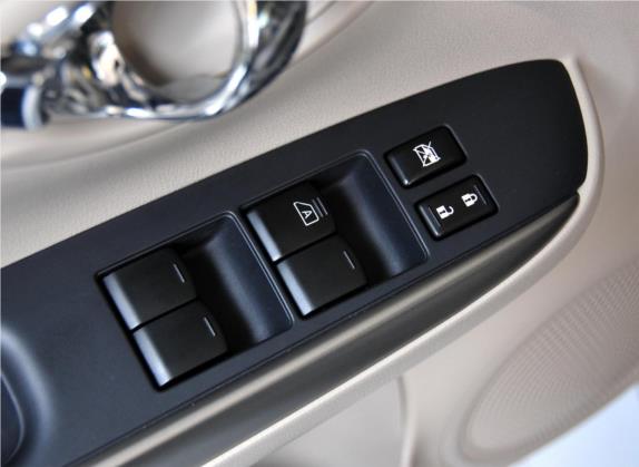 阳光 2011款 1.5XL CVT豪华版 车厢座椅   门窗控制