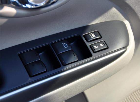 阳光 2011款 1.5XV CVT尊贵版 车厢座椅   门窗控制