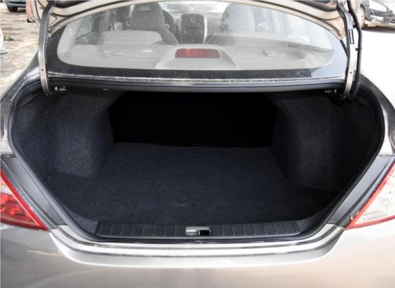 阳光 2015款 1.5XE 手动舒适版 车厢座椅   后备厢