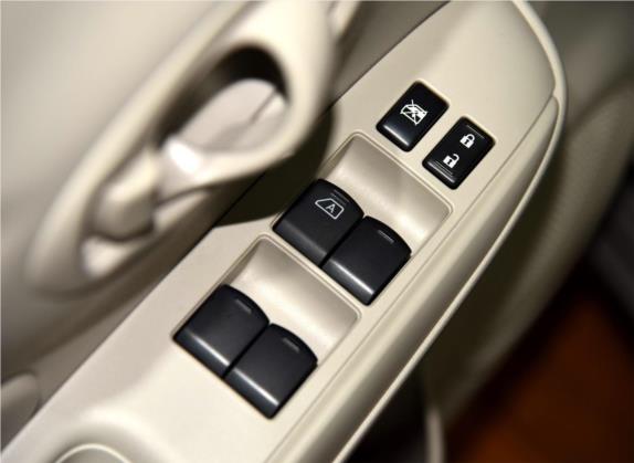 阳光 2016款 1.5XE 手动领先版 车厢座椅   门窗控制