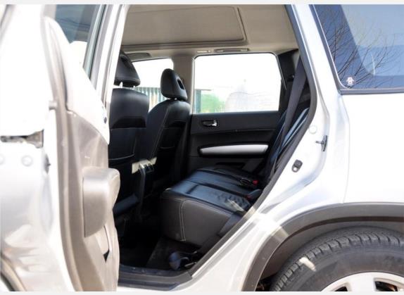 奇骏 2008款 2.5L XL MT 4WD 车厢座椅   后排空间