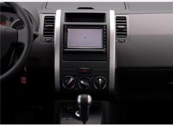 奇骏 2008款 2.5L XL CVT 4WD 中控类   中控台