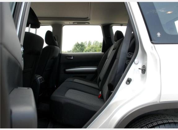 奇骏 2008款 2.5L XL CVT 4WD 车厢座椅   后排空间