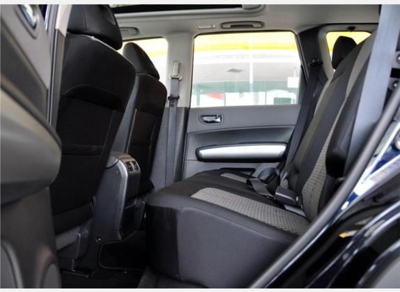 奇骏 2010款 2.0L 手动舒适版 4WD 车厢座椅   后排空间