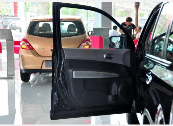 奇骏 2010款 2.0L 手动舒适版 4WD 车厢座椅   前门板