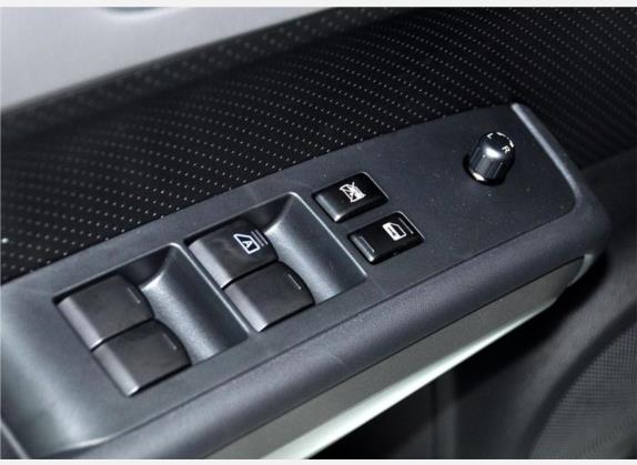 奇骏 2010款 2.0L 手动舒适版 4WD 车厢座椅   门窗控制