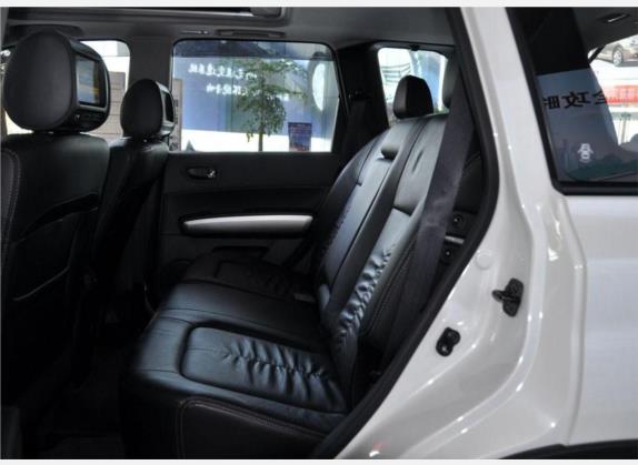奇骏 2010款 2.5L CVT豪华版 4WD 车厢座椅   后排空间