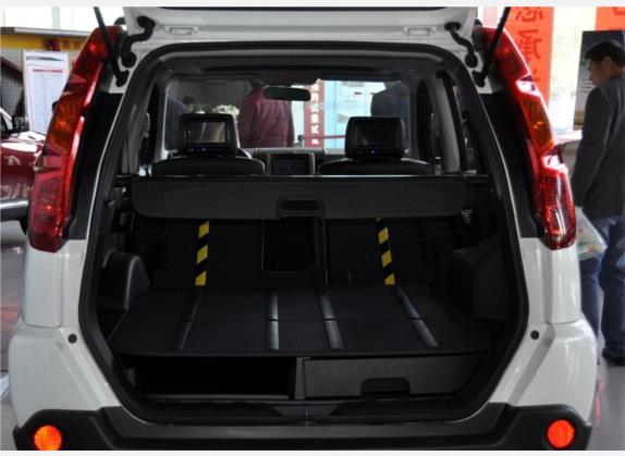 奇骏 2010款 2.5L CVT豪华版 4WD 车厢座椅   后备厢